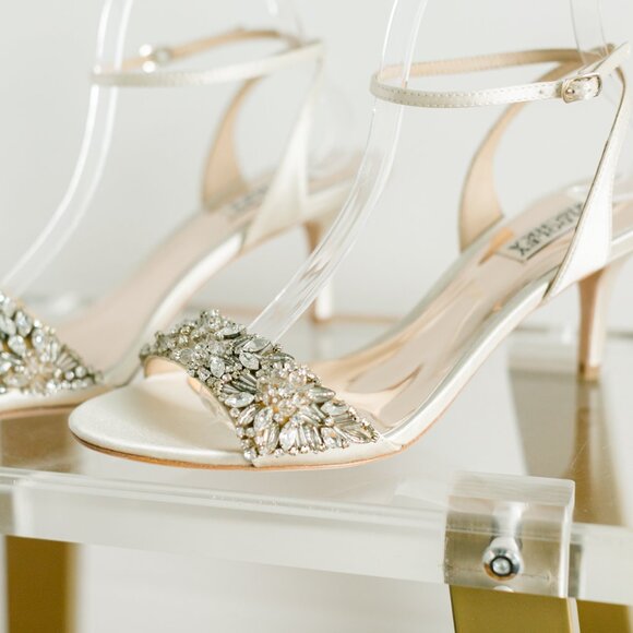 Badgley Mischka Richelle 8.5 Women's Heels Ivory Kitten Heel Satin - Picture 2 of 16